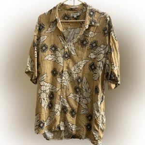 This Hawaiian shirt hangs super nicely